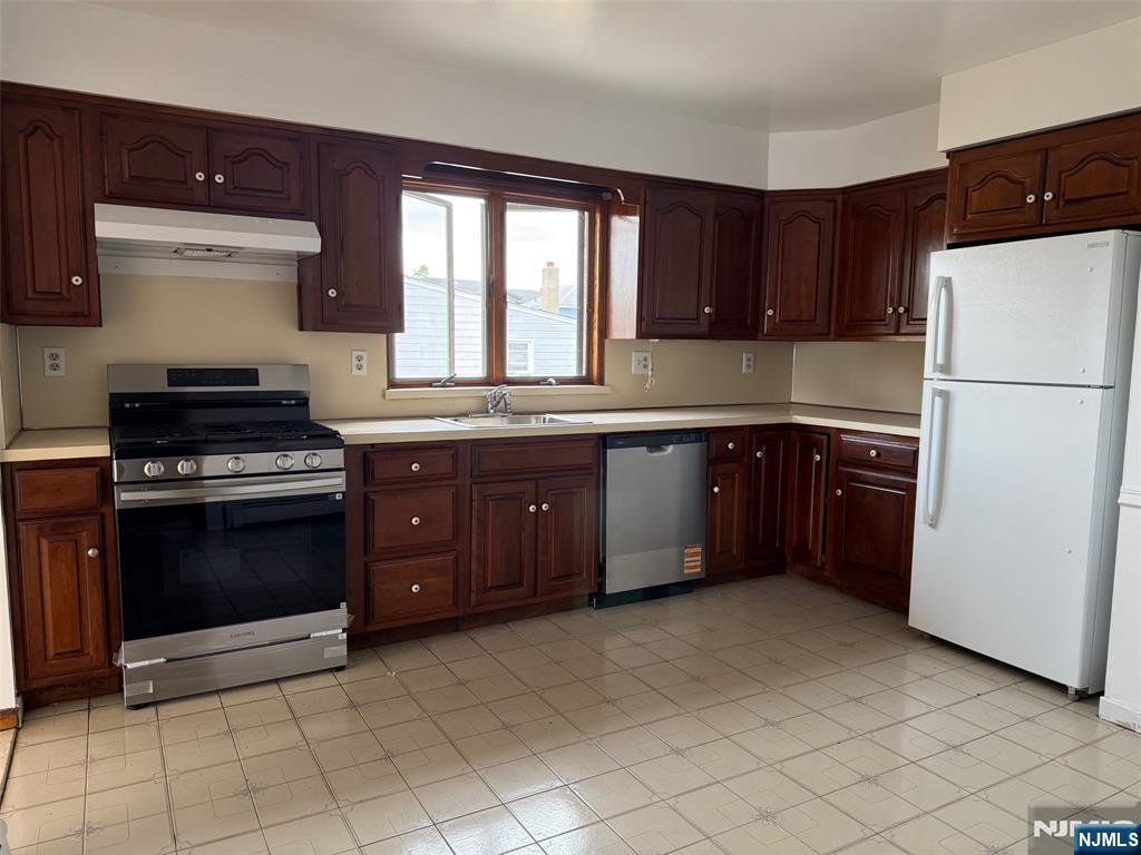 373 Jersey Avenue - Photo 3