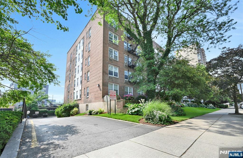 2160-center-ave-5r-fort-lee-nj-07024/hzid_fb35bcf2