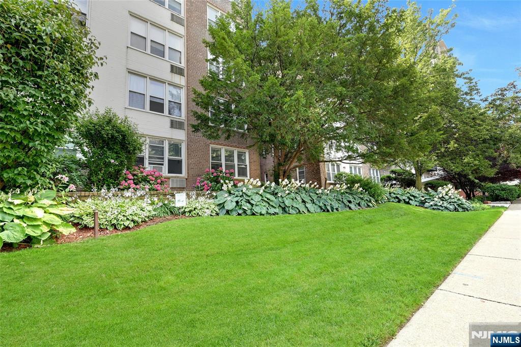 Photo 1 of Condominium at 2160 Center Ave #5R, Fort Lee, NJ 07024 | MLS# 25034782 |  | Sold on 2025-11-19