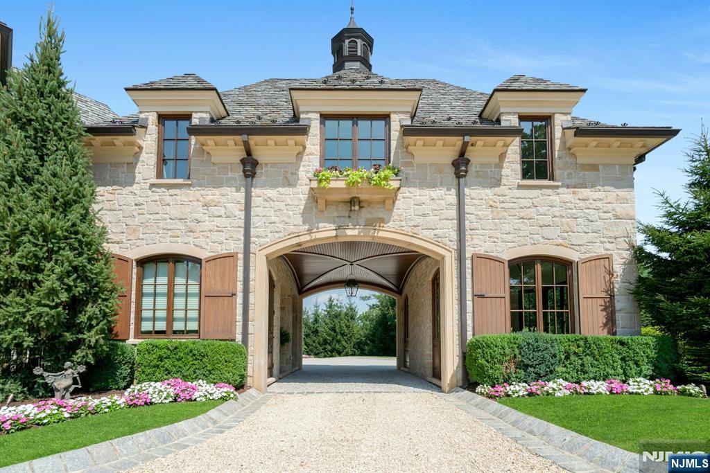 123 E Saddle River Road - Photo 5