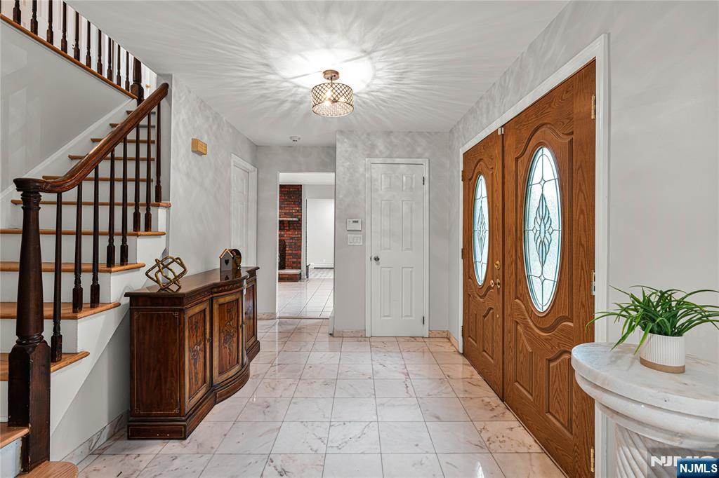 6 Old Orchard Drive — photo 2