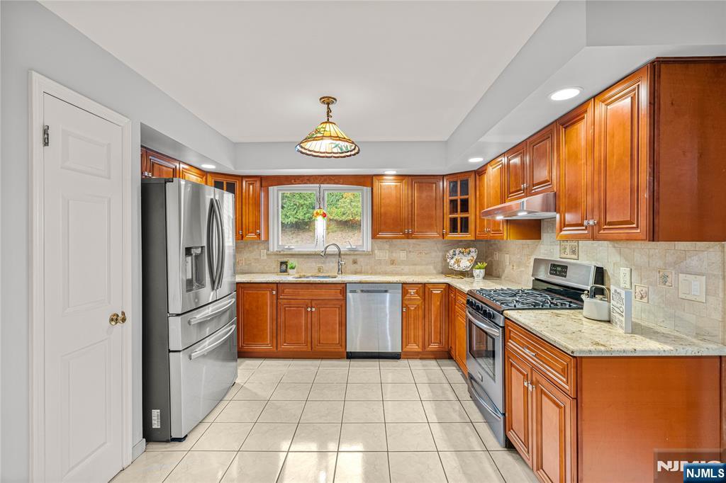 6 Old Orchard Drive — photo 9