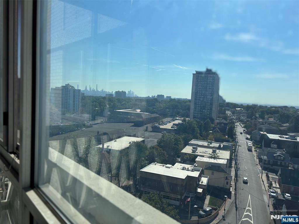 2000 Linwood Avenue 14Y - Photo 2