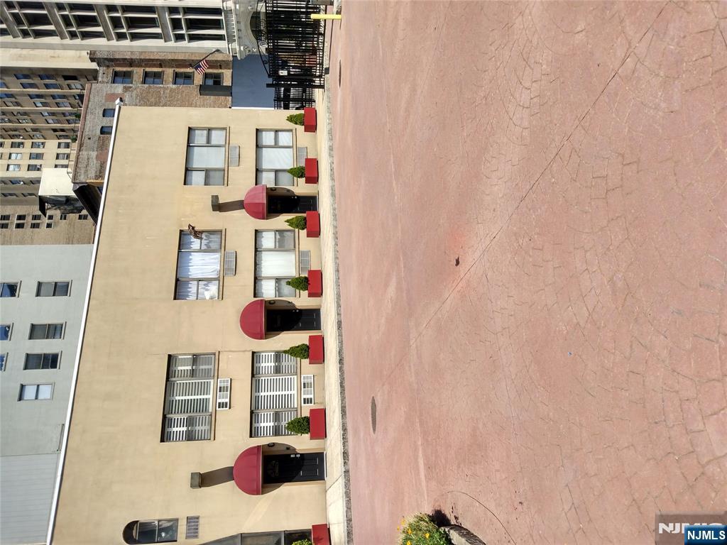 111 Mulberry Street 6J - Photo 2