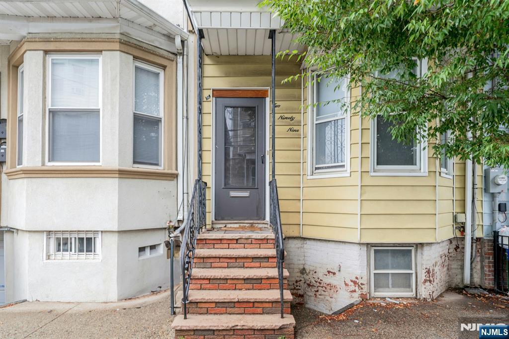 $399,000 Rowhouse