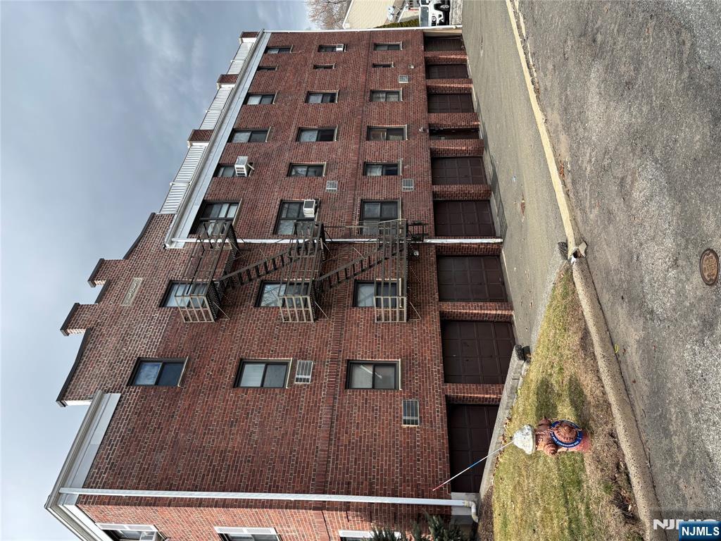 241 Main Street 1D - Photo 2