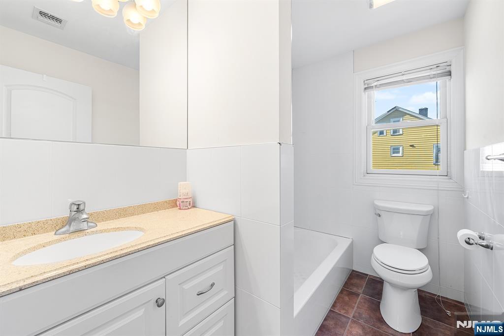 233 5th Street UNIT B, Fairview, NJ, 07022