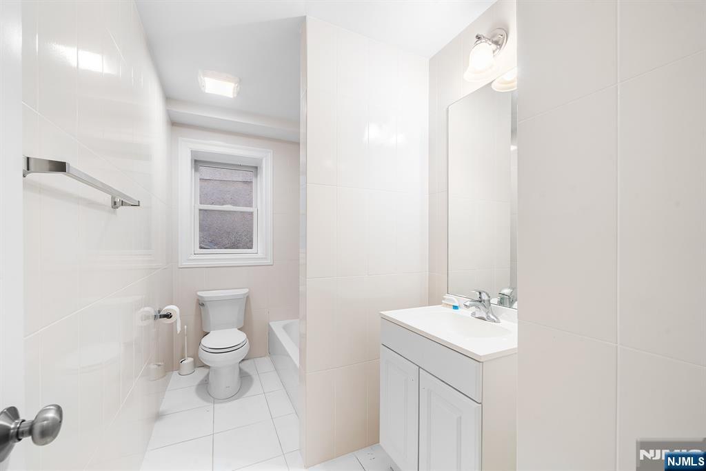 233 5th Street UNIT B, Fairview, NJ, 07022