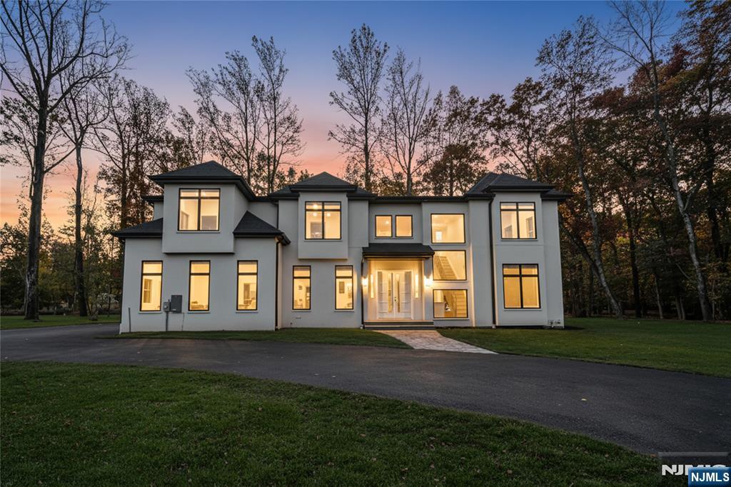 1096 Briar Way, Fort Lee, NJ, 07024