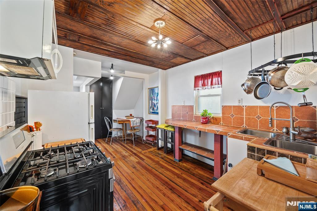 136 Central Boulevard - Photo 4