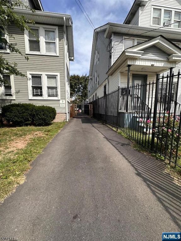 87 Lyons Avenue 1 - Photo 3