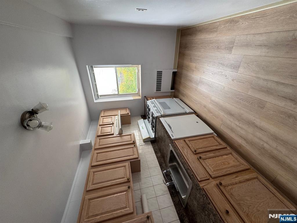 2345 Linwood Avenue 5D - Photo 5