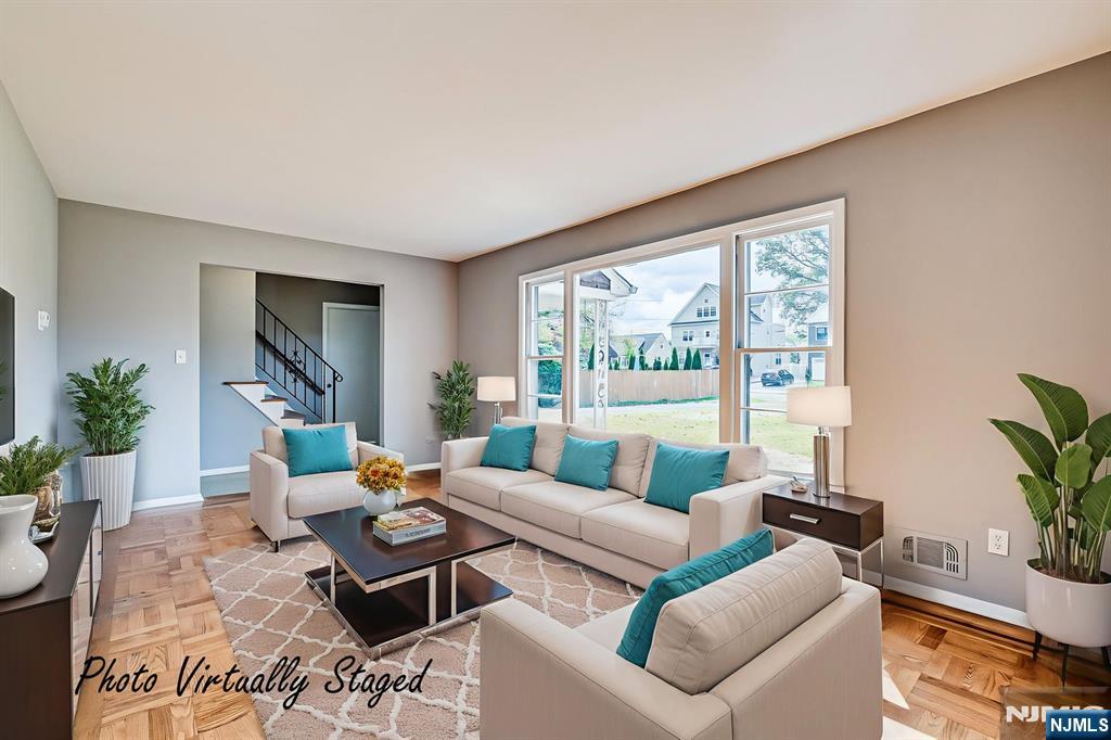 200 Maple - Photo 3