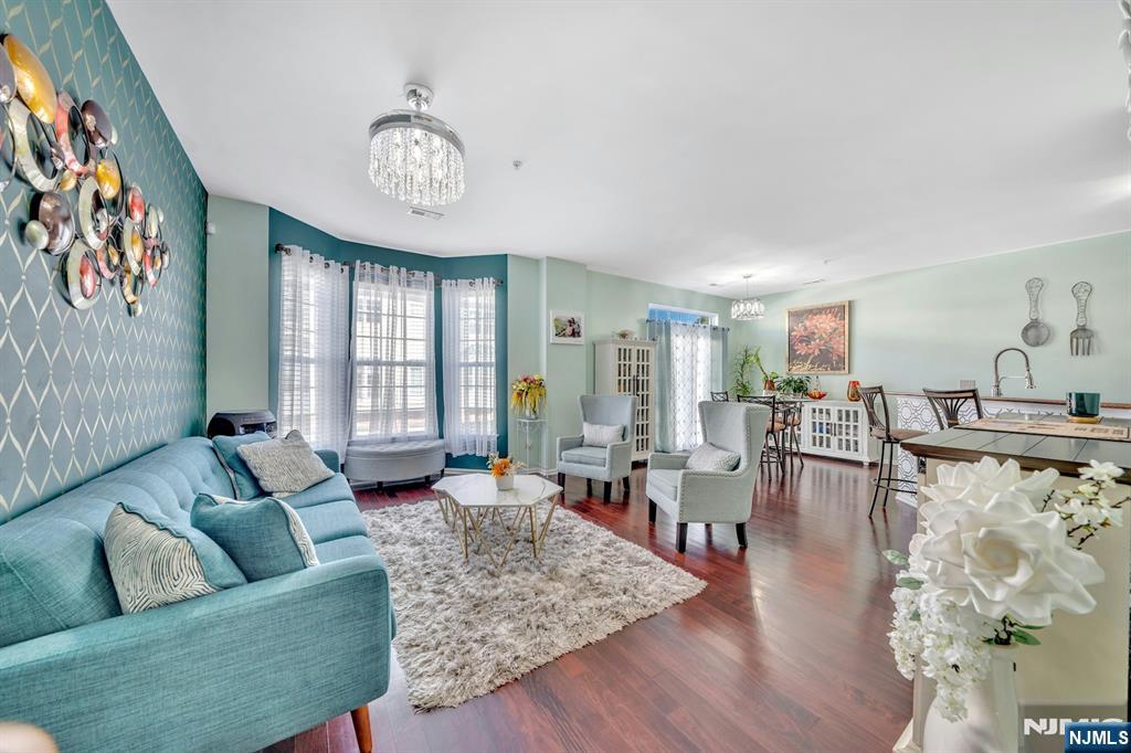 1105 Hamilton Street - Photo 2