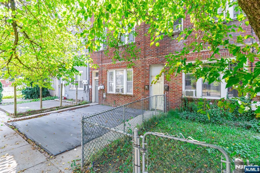 302 Forest Ave, Englewood, NJ 07631