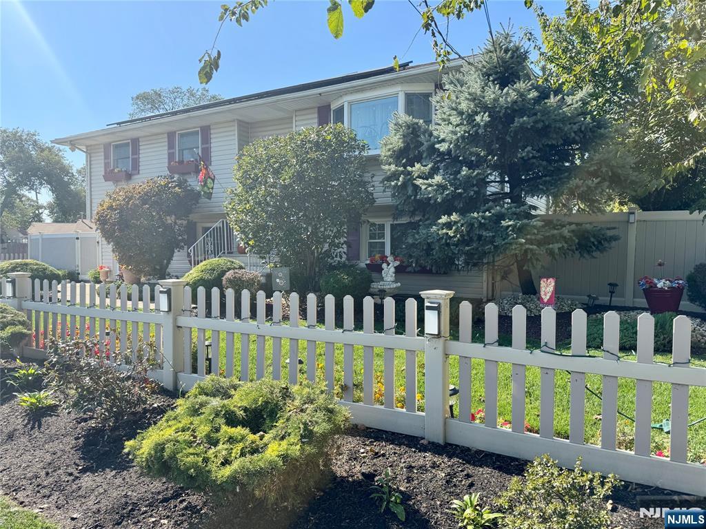 902 10th Street - Photo 3