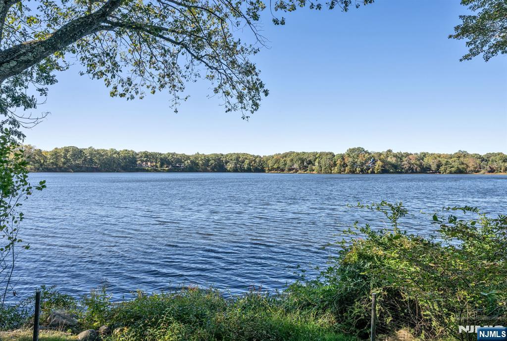 Homes for sale in Franklin Lakes, NJ | 907 Scioto Dr, Franklin Lakes, NJ 07417 | MLS# 25036277