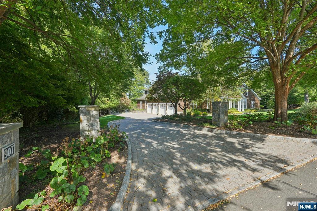 Homes for sale in Franklin Lakes, NJ | 907 Scioto Dr, Franklin Lakes, NJ 07417 | MLS# 25036277