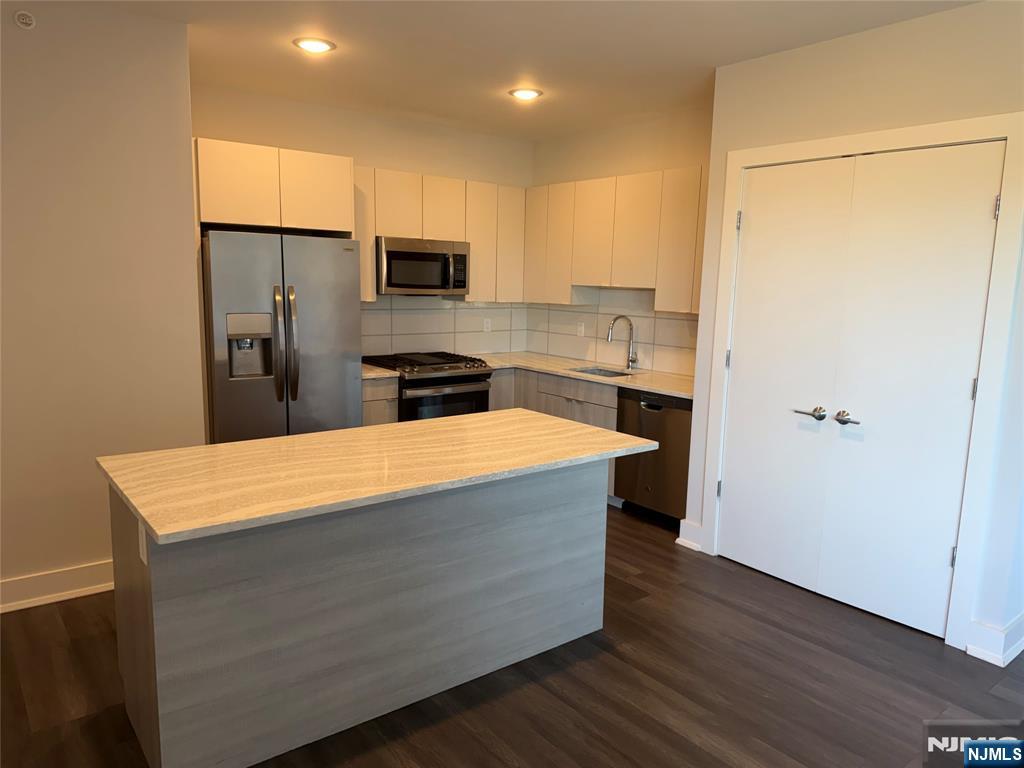 2301 Lemoine Avenue 606 - Photo 1