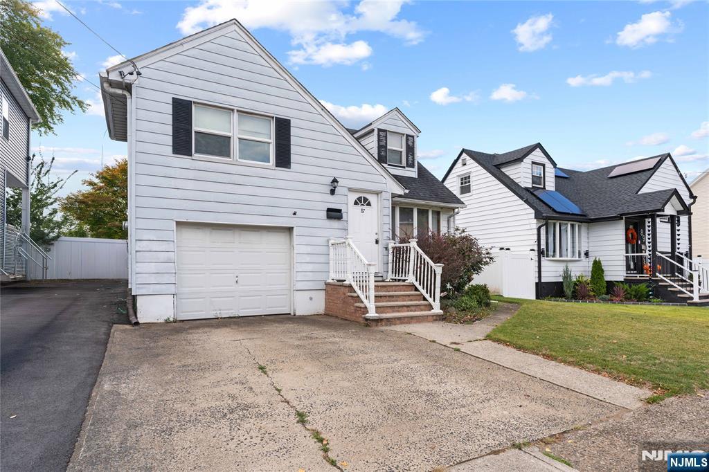 87 Pompton Avenue - Photo 3