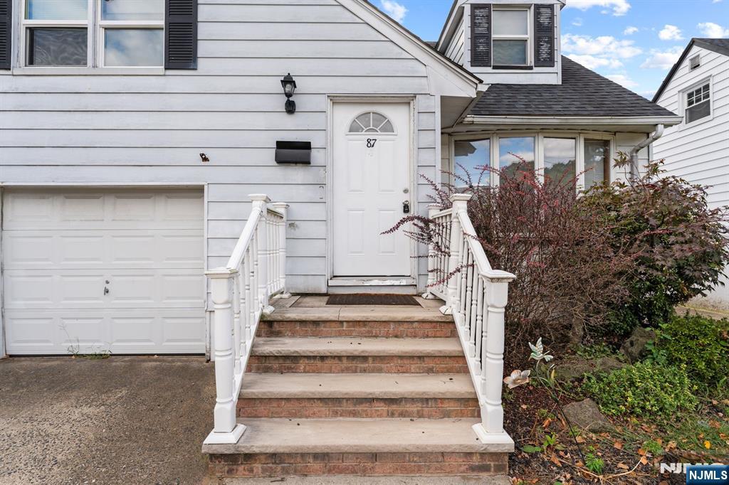 87 Pompton Avenue - Photo 4