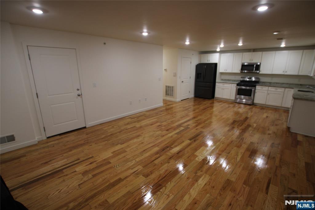 100 Grove Terrace 1 - Photo 4