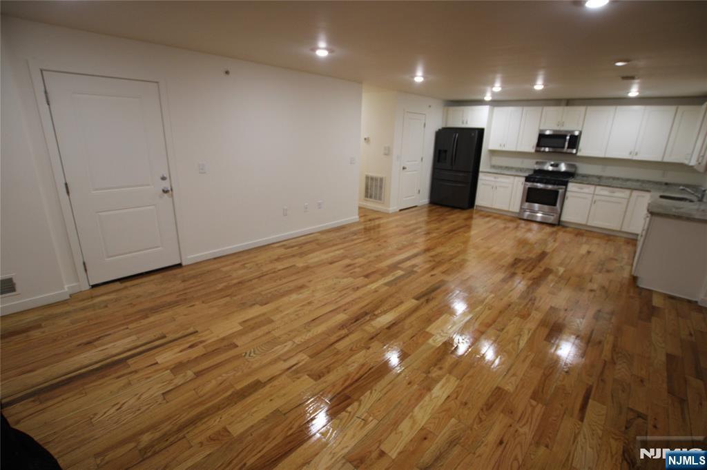 100 Grove Terrace 1 - Photo 5