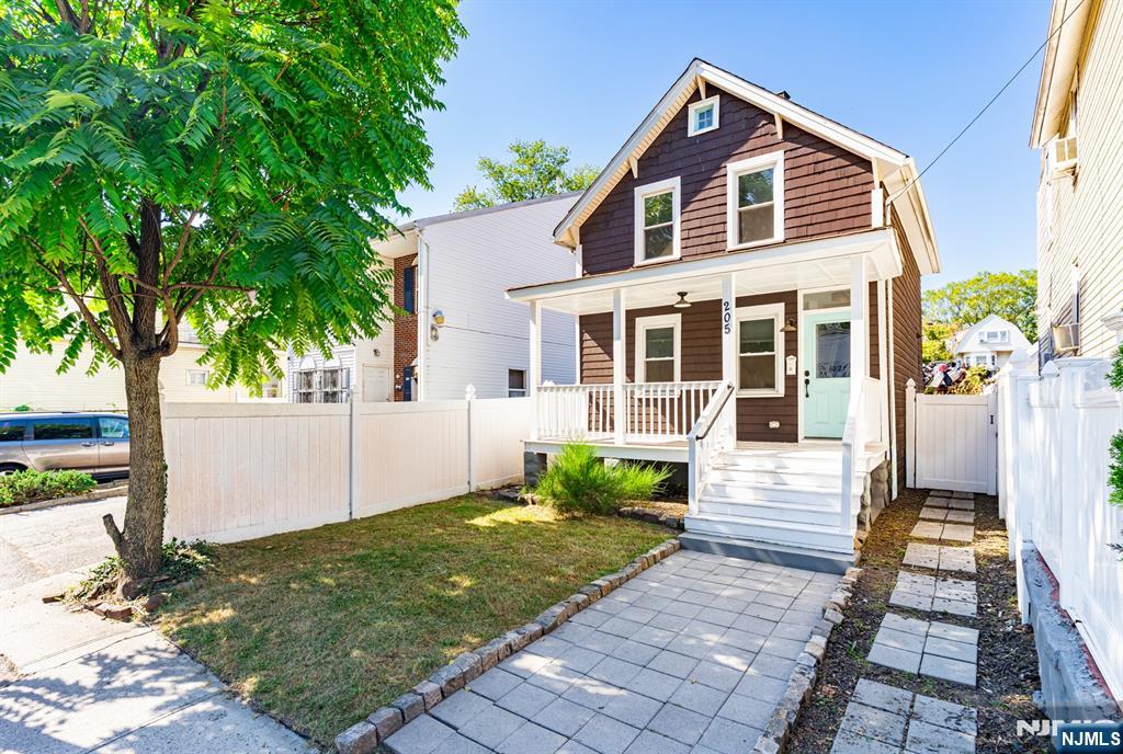 205 S Jefferson Street - Photo 2