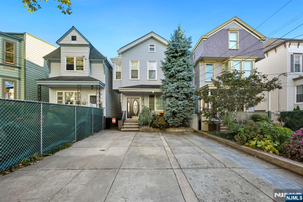 87 Sherman Place - Photo 2