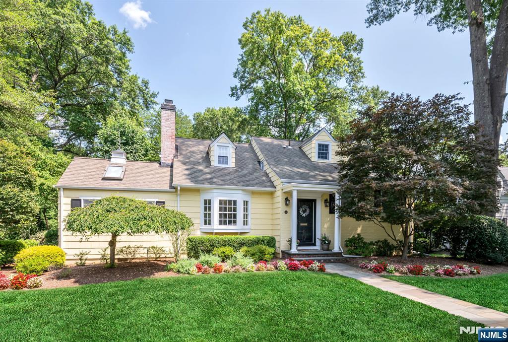 86 Carlton Avenue - Photo 1