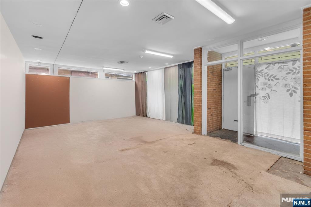 86-88 Chancellor Avenue - Photo 2