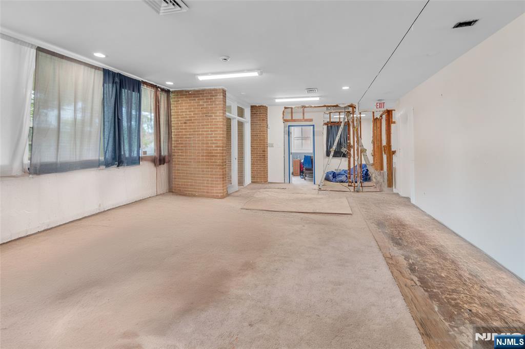 86-88 Chancellor Avenue - Photo 3