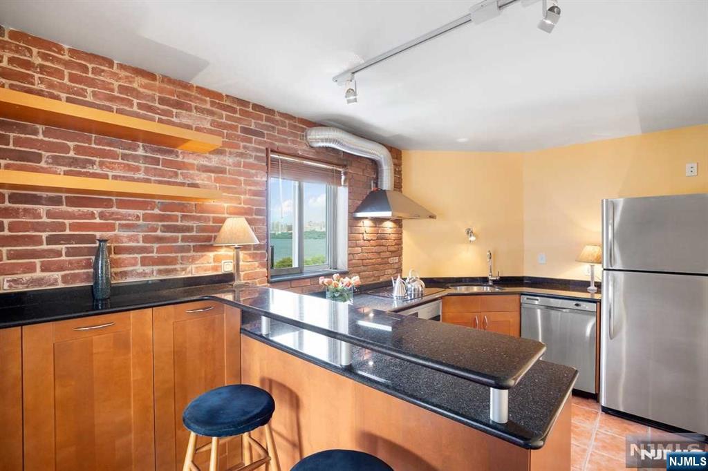 Homes for sale in Edgewater, NJ | 1055 River Rd #905, Edgewater, NJ 07020 | MLS# 25037328