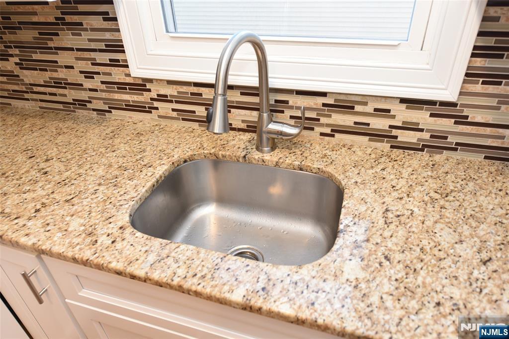 105 Parkway - Photo 5