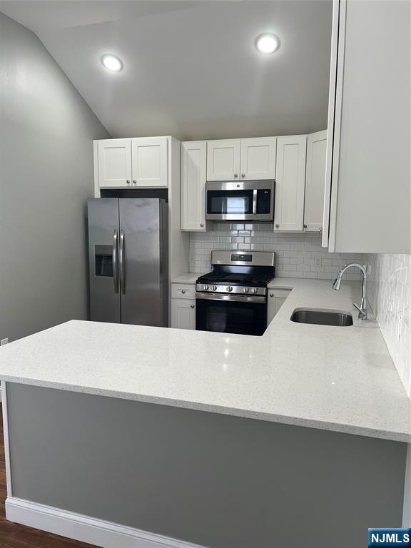 421 William Street 2 - Photo 4