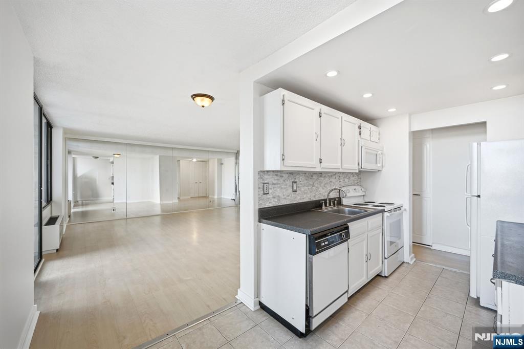 300 Winston Drive 807 - Photo 5