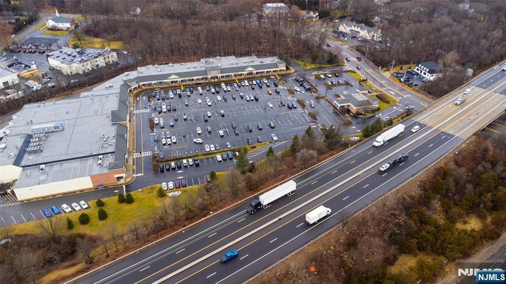 856 Franklin Ave, Franklin Lakes, NJ 07417