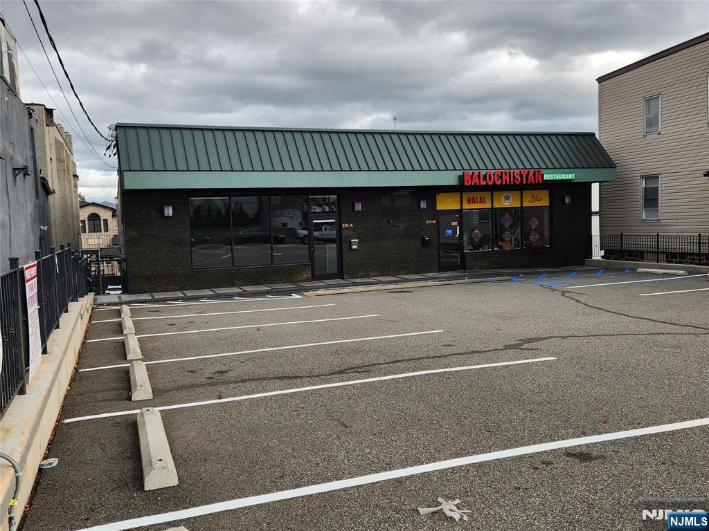 312-314 Bergen Boulevard - Photo 1