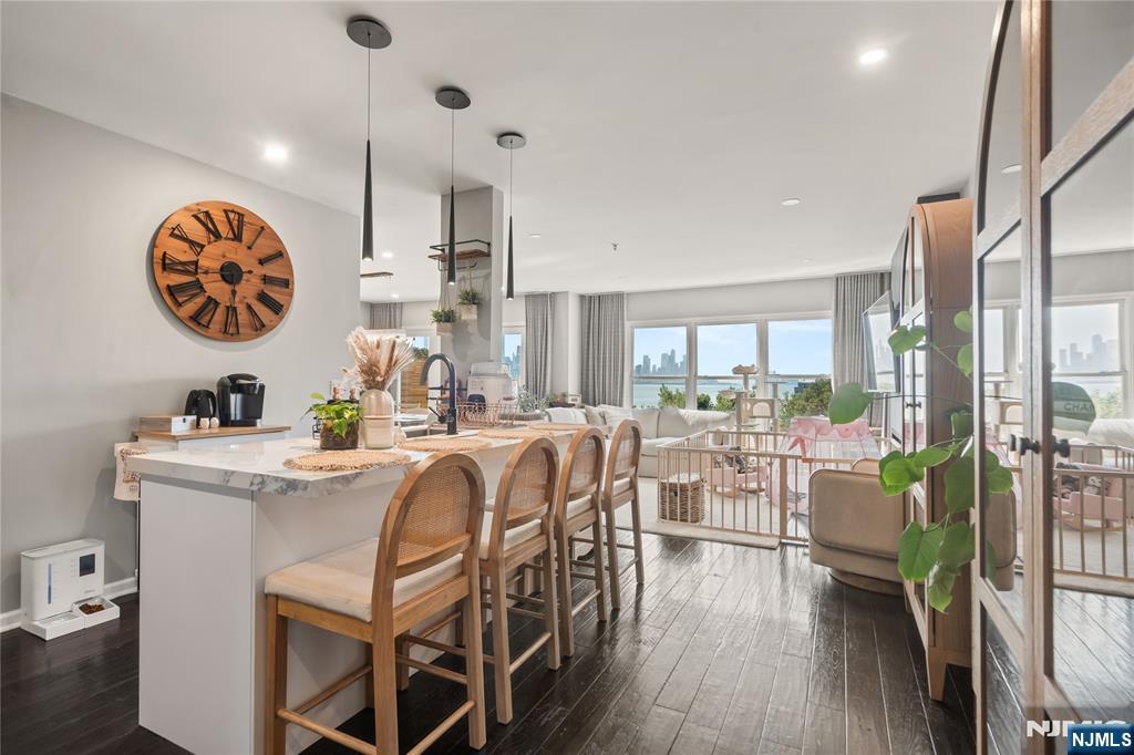 226 The Promenade - Photo 2