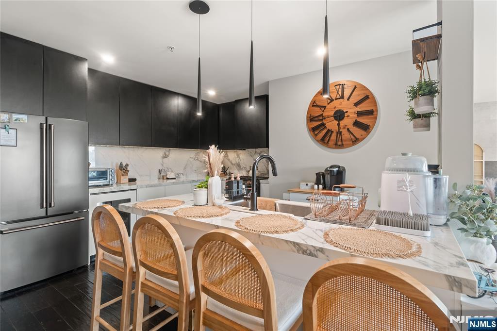 226 The Promenade - Photo 3