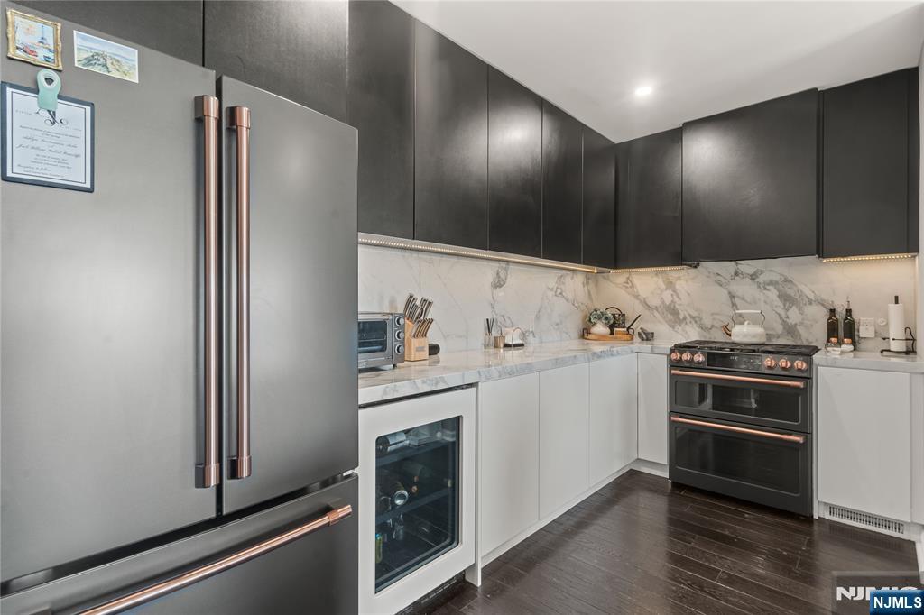 226 The Promenade - Photo 4