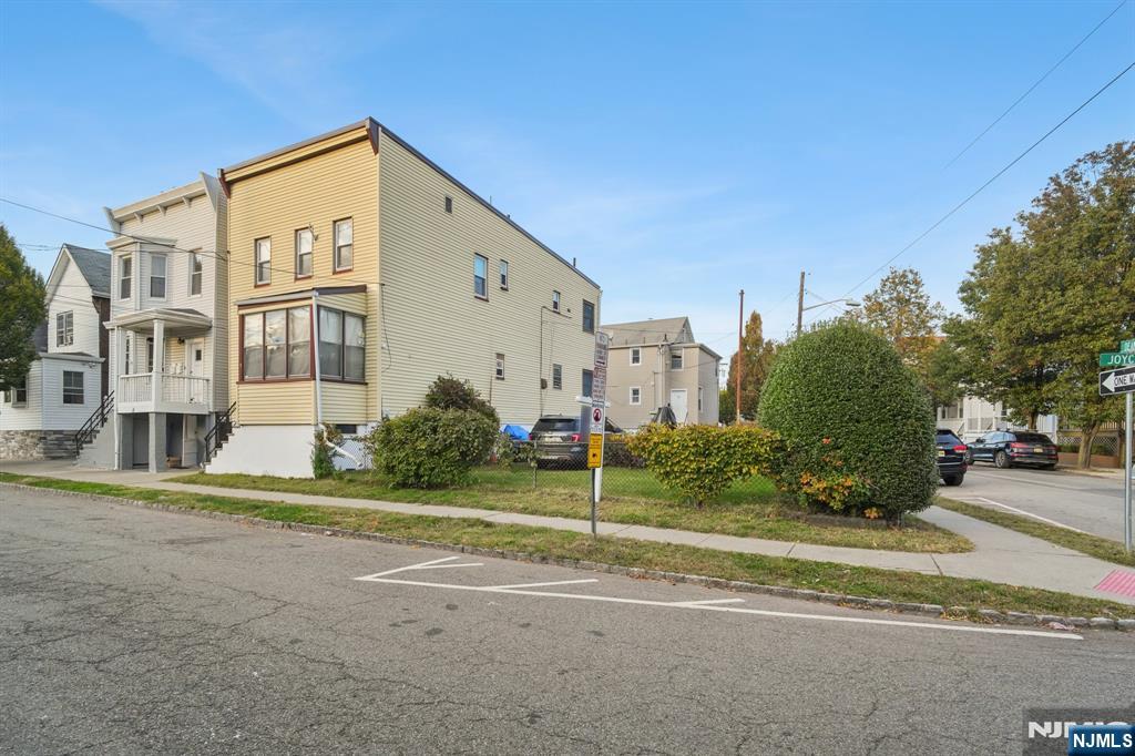 9 Joyce Street - Photo 2