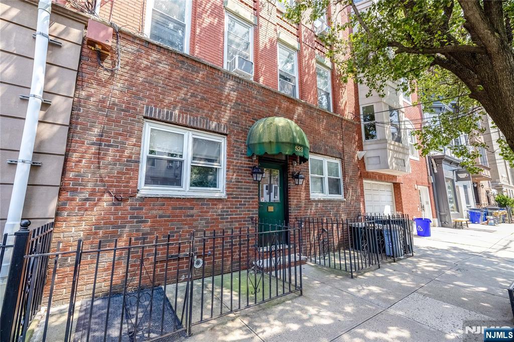 523 Adams Street 3 - Photo 3