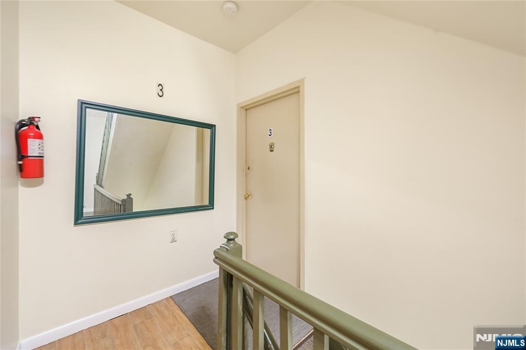 523 Adams Street 3 - Photo 5