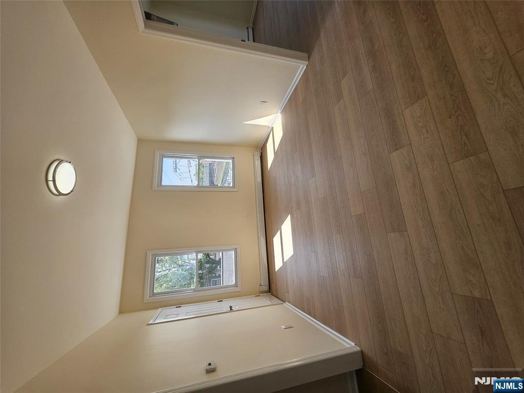 372 Bergen Street - Photo 1