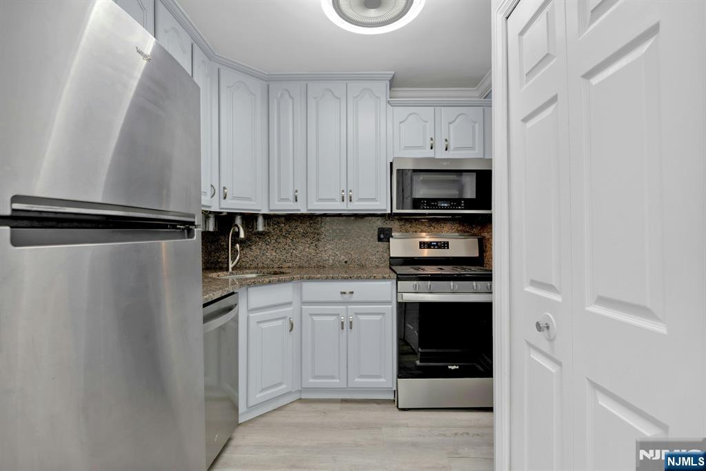 2000 Linwood Avenue 4P - Photo 2