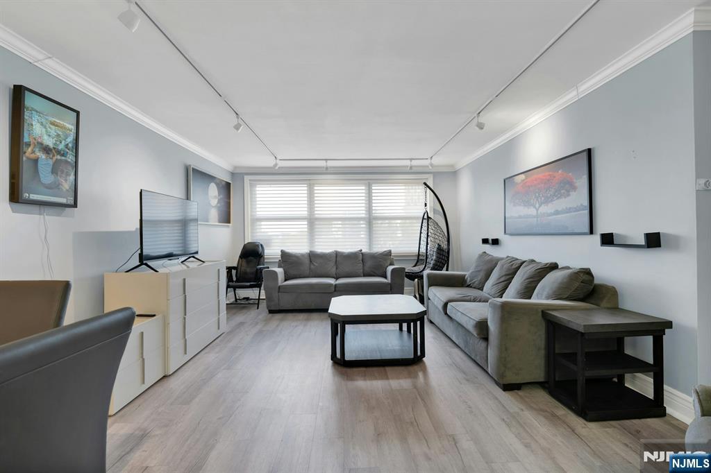 2000 Linwood Avenue 4P - Photo 5