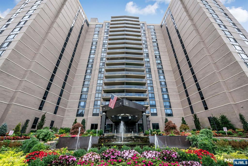 $2,888,000 Condo