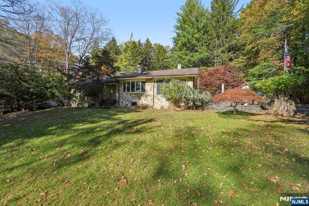 59 Old Stone Church Road, Upper Saddle River, NJ, 07458