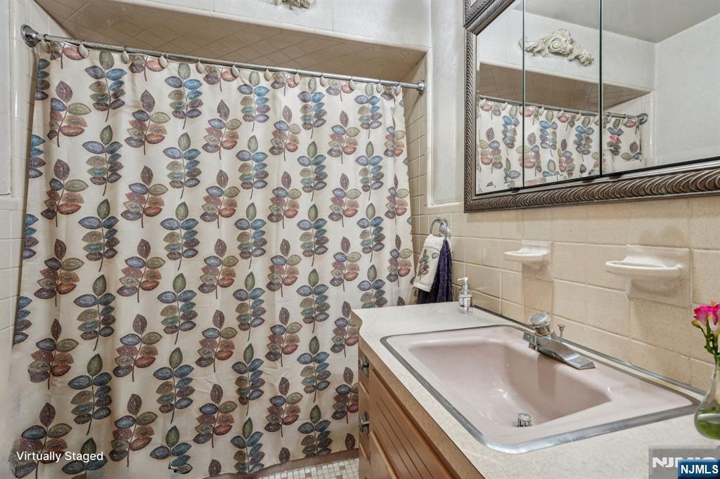 59 Old Stone Church Road, Upper Saddle River, NJ, 07458